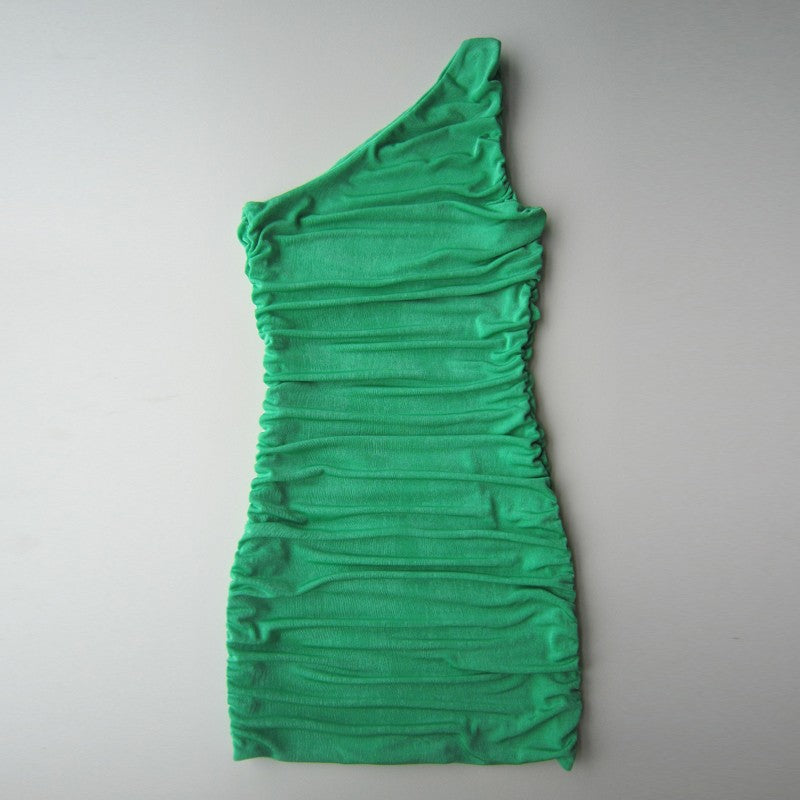 Vestido Curto Assimétrico com Franzido